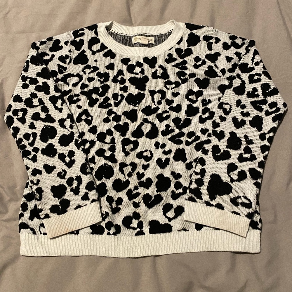 TUCKER & TATE LEOPARD PRINT LIGHT WEIGHT SWEATER